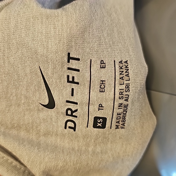 Nike Dri-fit tank - Picture 4 of 4